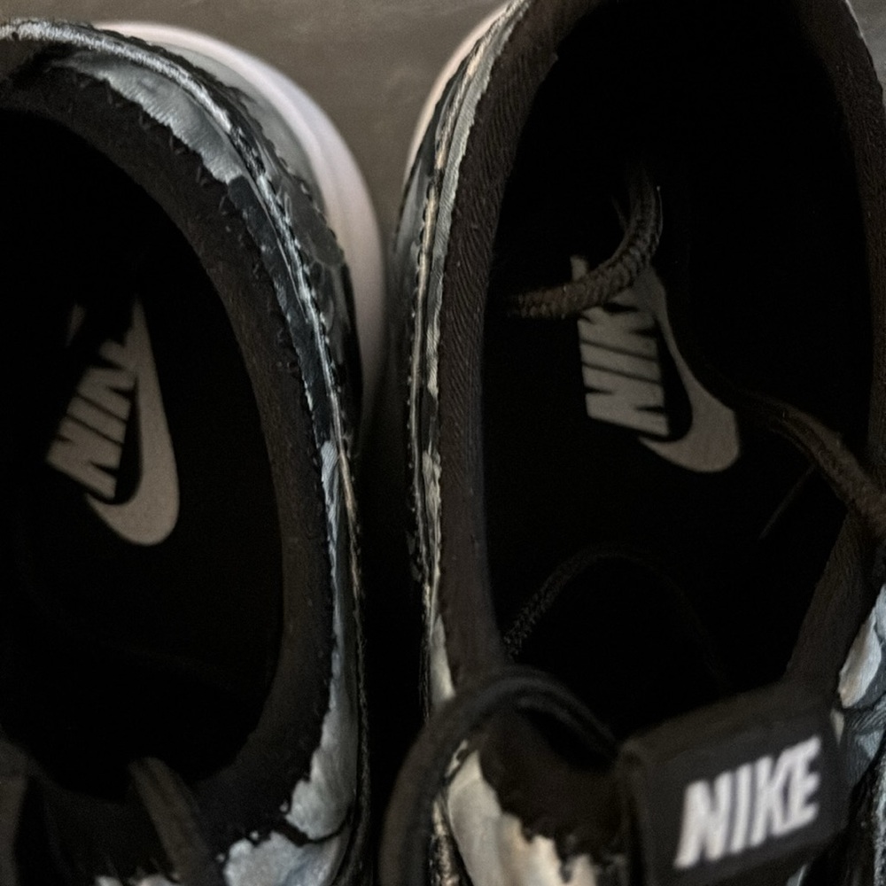 Nike Tennis Shoes - Picture 3 of 5